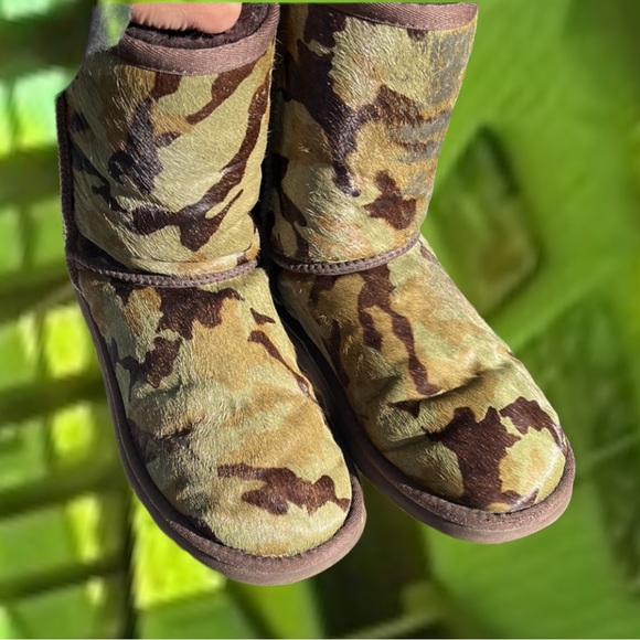 Ugg Rowland Short Boots Calf Hair Green Brown CAMO 7 - Picture 1 of 7